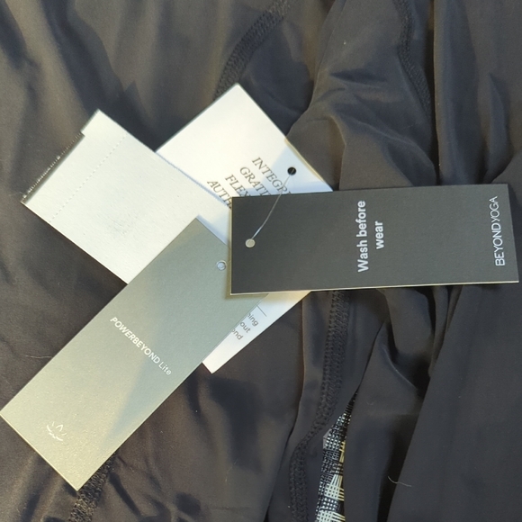 Beyond Yoga Powerbeyond Lite Airshield Long Sleeve WK7907 - Black BLK / M - Picture 5 of 6